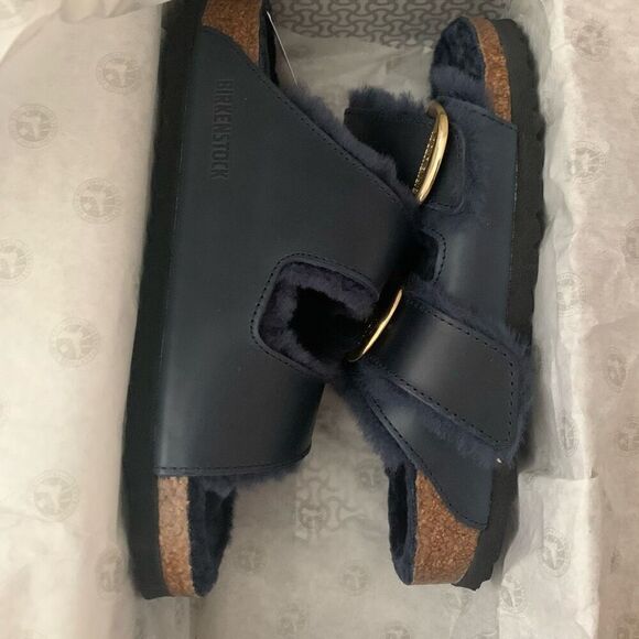 Birkenstock | Arizona Big Buckle Genuine Shearling Lined Sandals - Picture 6 of 9